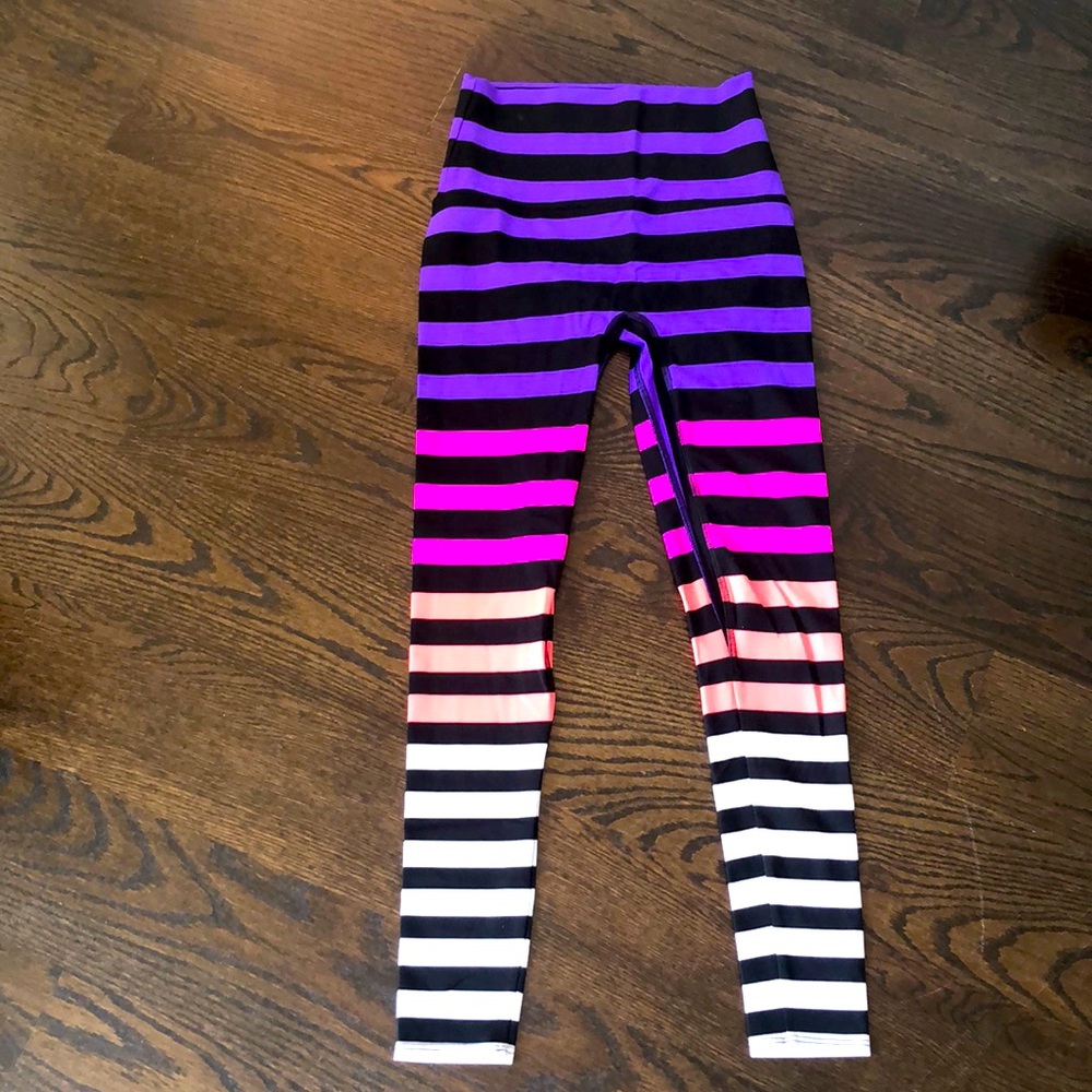 High waisted K-Deer striped leggings. Size small